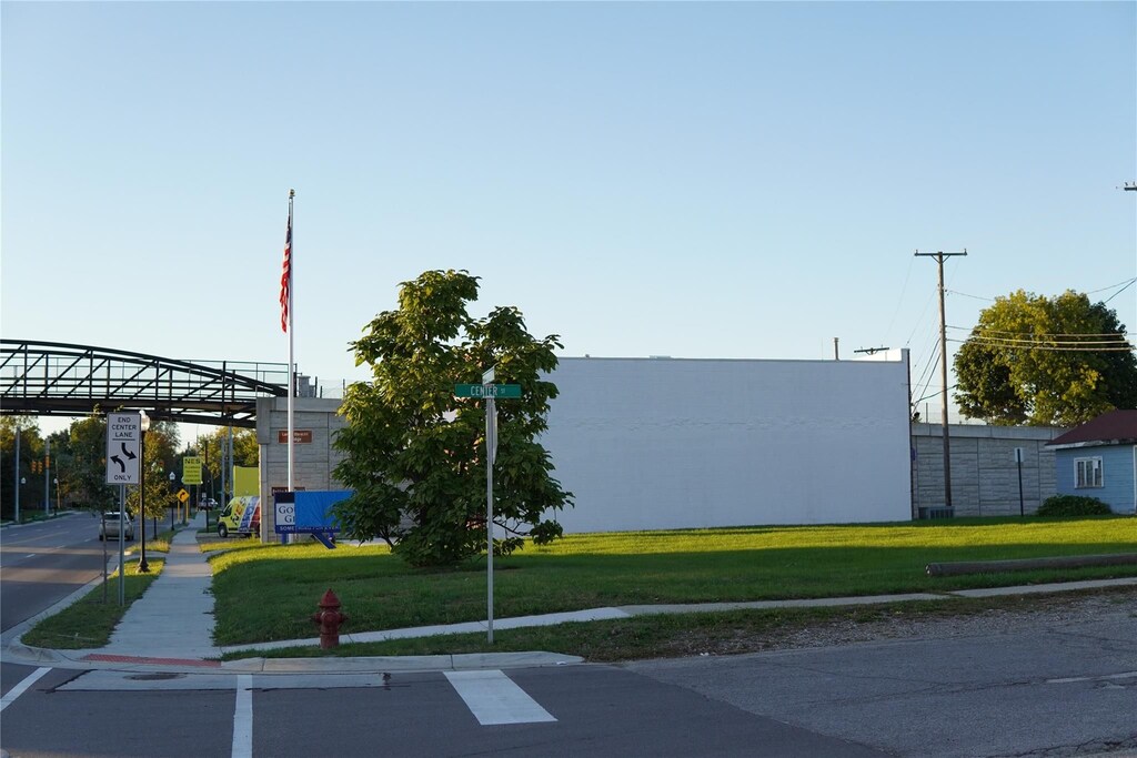 68 N Washington St, Oxford, MI 48371 - photo 3