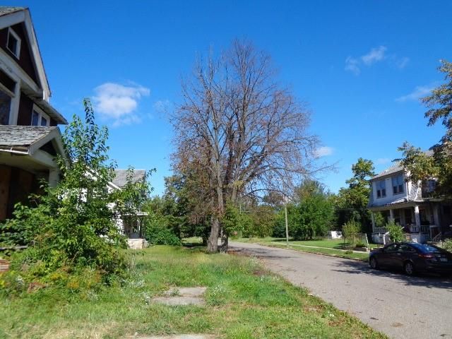 4613 Meldrum St, Detroit, MI 48207 - photo 32