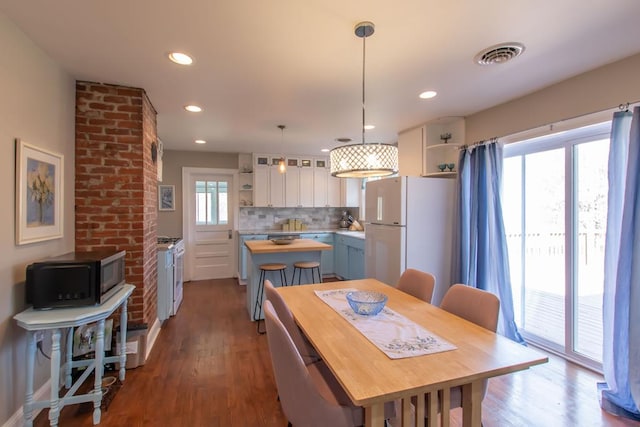 dining space featuring wood finished floors, visible vents, and recessed lighting