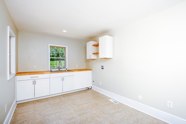 laundry room with visible vents, washer hookup, a sink, cabinet space, and baseboards