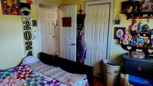 bedroom featuring a closet