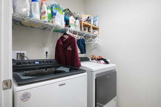 1048 Preston Dr, Radford, VA 24141 - laundry area featuring washing machine and clothes dryer