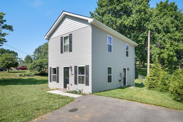 1048 Preston Dr, Radford, VA 24141 - view of front of property featuring a front lawn
