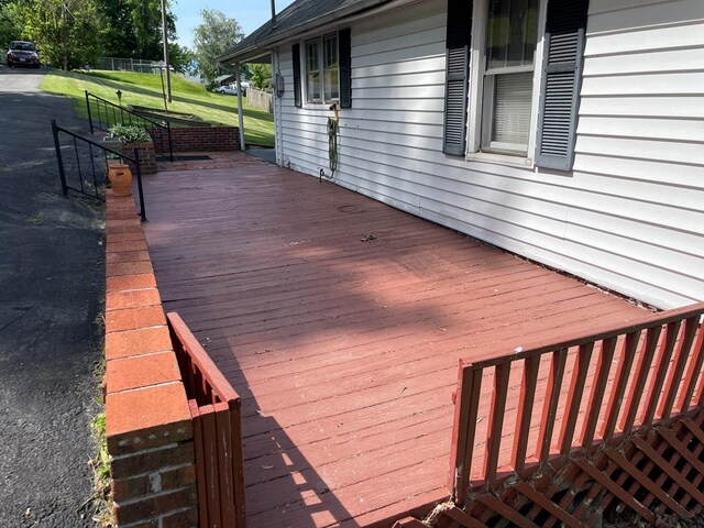 419 Adams St, Marion, VA 24354 - view of deck