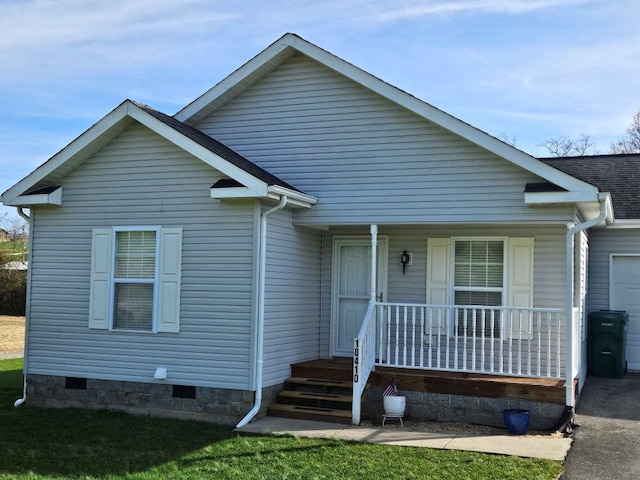 view of front of property featuring crawl space and covered porch