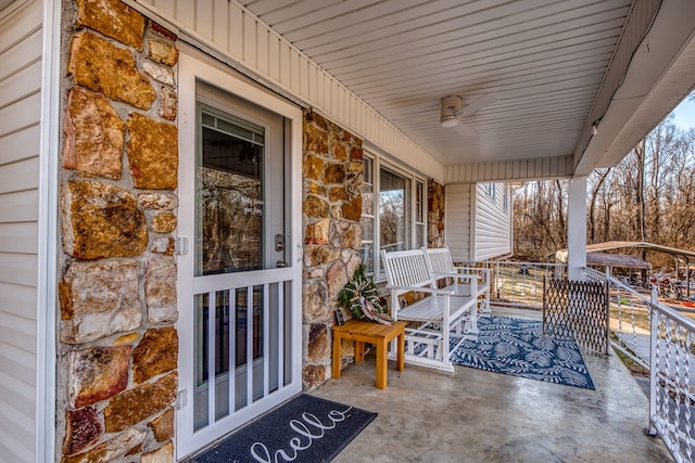 view of patio featuring ceiling fan