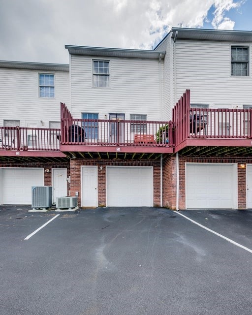 563 Beaverview Dr, Bristol, VA 24201 - photo 2