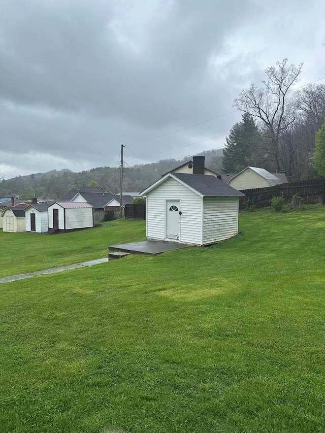 118 2nd Ave, Richlands, VA 24641 - view of yard featuring an outbuilding, a shed, and fence