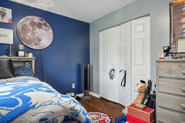 156 Ridgecrest St, Bluefield, VA 24605 - bedroom with wood finished floors, a closet, a textured ceiling, and baseboards