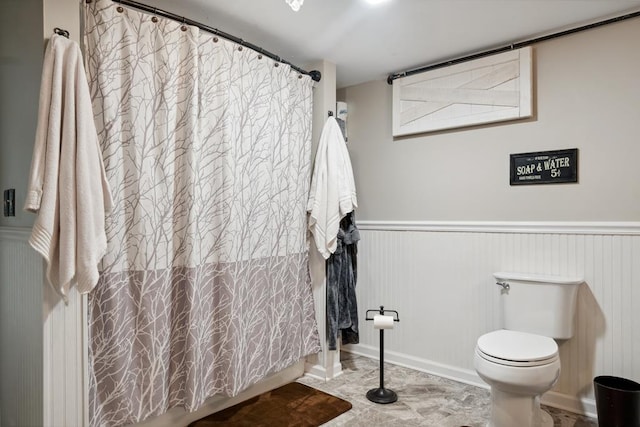 156 Ridgecrest St, Bluefield, VA 24605 - bathroom with wainscoting, toilet, and a shower with shower curtain