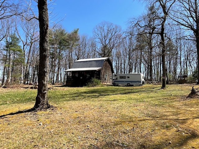 view of yard with an outdoor structure and a barn