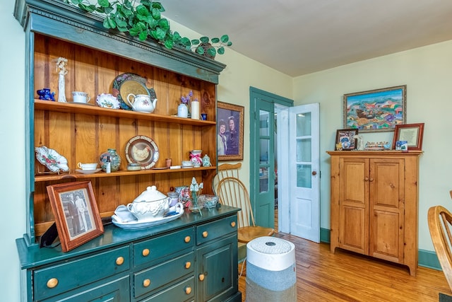 210 Valley St NE, Abingdon, VA 24210 - sitting room featuring light wood-type flooring