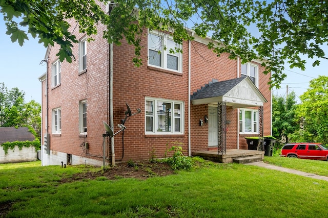 222 Randolph Ave, Pulaski, VA 24301 - view of front facade featuring brick siding and a front yard