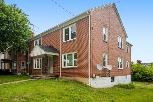 222 Randolph Ave, Pulaski, VA 24301 - view of front of house featuring a front lawn and brick siding