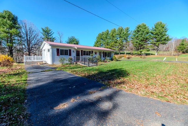 ranch-style home featuring a front yard and covered porch