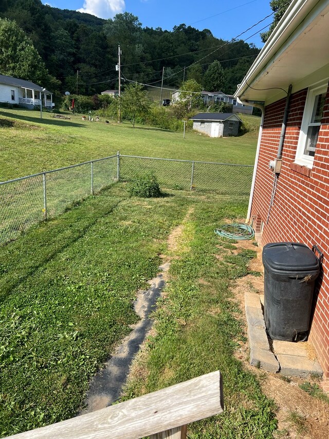 128 Roberts Chapel Rd, Saltville, VA 24370 - view of yard