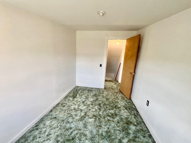 spare room with carpet flooring