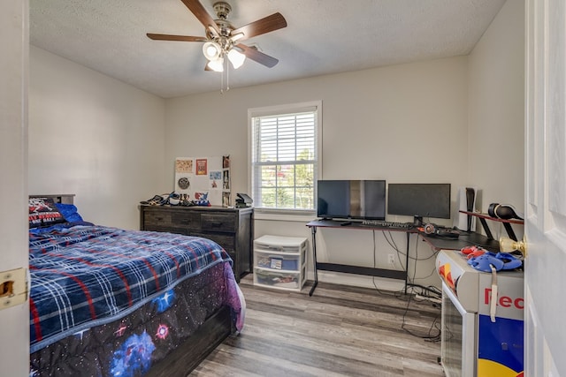 467 Thru Dr, Pounding Mill, VA 24637 - bedroom with wood finished floors, an office area, a textured ceiling, and ceiling fan