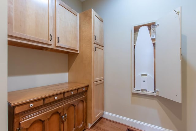 16084 Old Jonesboro Rd, Bristol, VA 24202 - detailed view of wood finished floors and baseboards