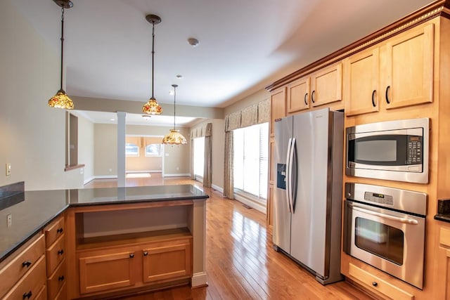 16084 Old Jonesboro Rd, Bristol, VA 24202 - kitchen with stainless steel appliances, light wood finished floors, hanging light fixtures, a chandelier, and a peninsula
