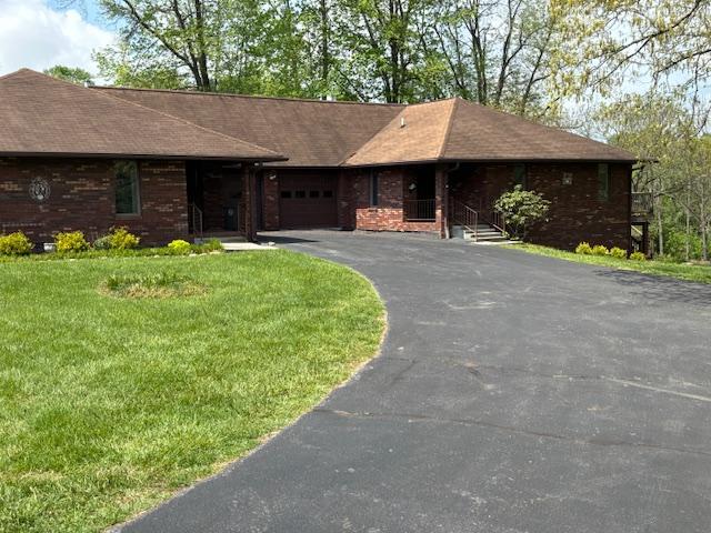 319 Bogey Dr, Abingdon, VA 24211 - ranch-style house featuring driveway, a garage, a front yard, and brick siding