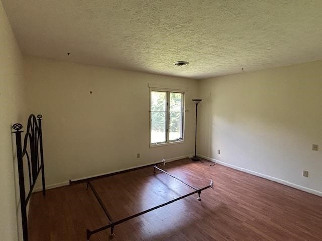 319 Bogey Dr, Abingdon, VA 24211 - empty room featuring wood finished floors and a textured ceiling