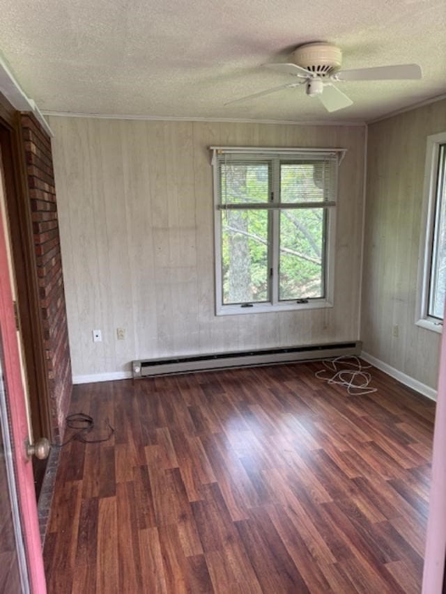 319 Bogey Dr, Abingdon, VA 24211 - spare room with a textured ceiling, healthy amount of natural light, baseboard heating, wood finished floors, and a ceiling fan