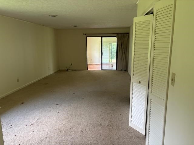 319 Bogey Dr, Abingdon, VA 24211 - empty room featuring carpet and a textured ceiling