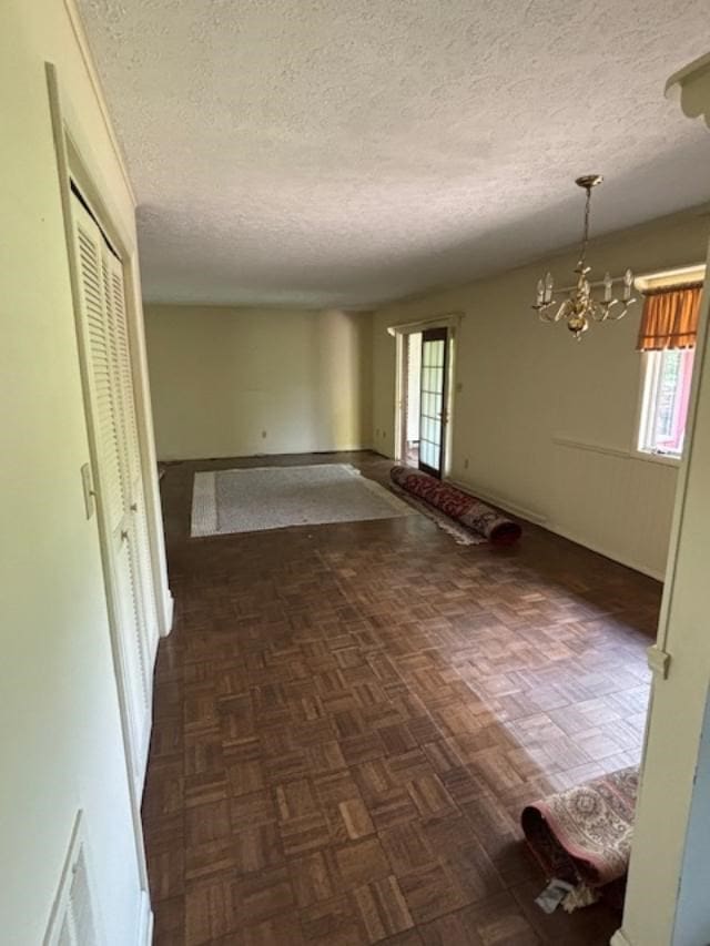 319 Bogey Dr, Abingdon, VA 24211 - corridor featuring plenty of natural light, a textured ceiling, and a chandelier