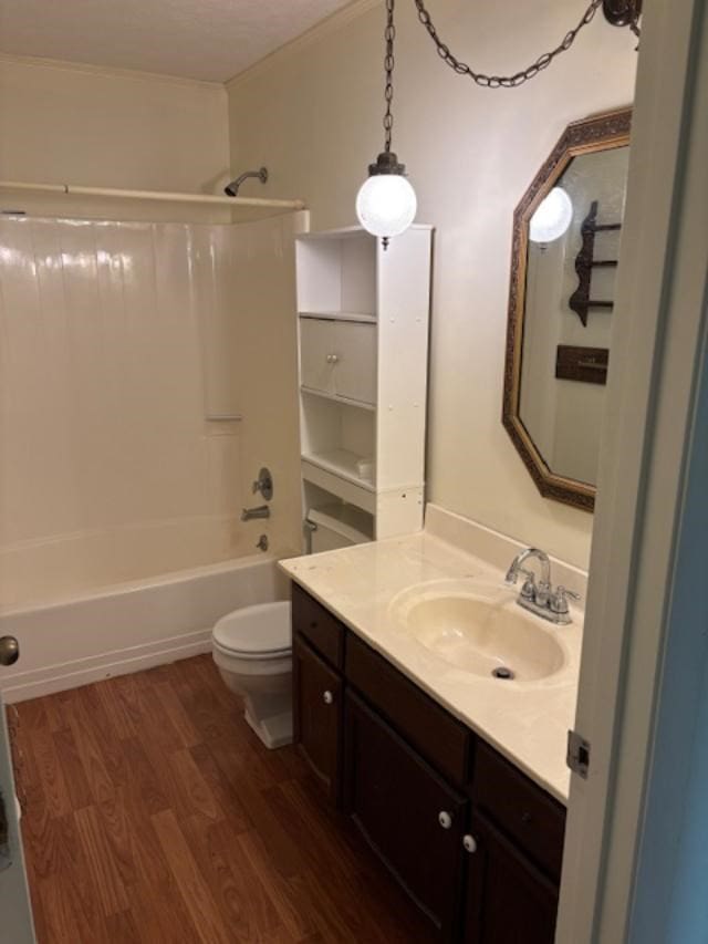 319 Bogey Dr, Abingdon, VA 24211 - bathroom with wood finished floors, vanity, and tub / shower combination