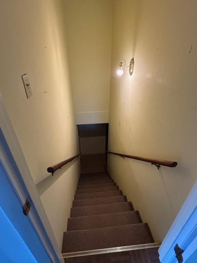 319 Bogey Dr, Abingdon, VA 24211 - view of stairway