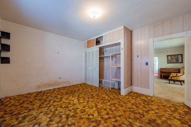 unfurnished bedroom featuring carpet flooring and a closet