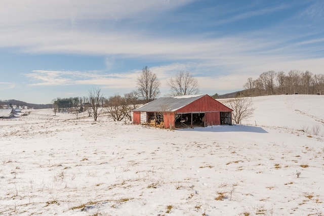 exterior space featuring a rural view