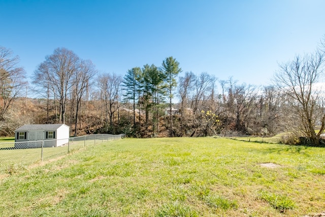 view of yard featuring a rural view