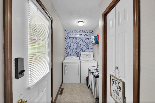 178 Woodside Dr, Chilhowie, VA 24319 - clothes washing area with separate washer and dryer, a textured ceiling, and baseboards