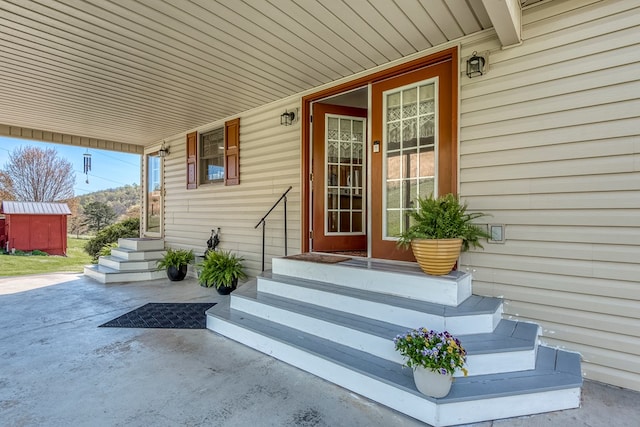 entrance to property featuring covered porch