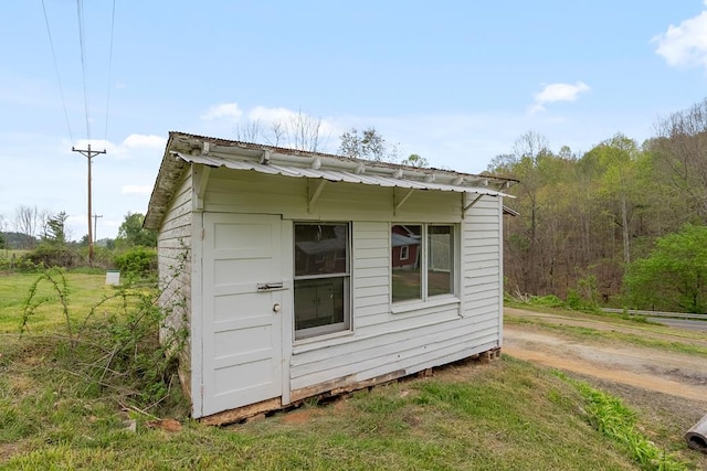 view of outbuilding with an outbuilding