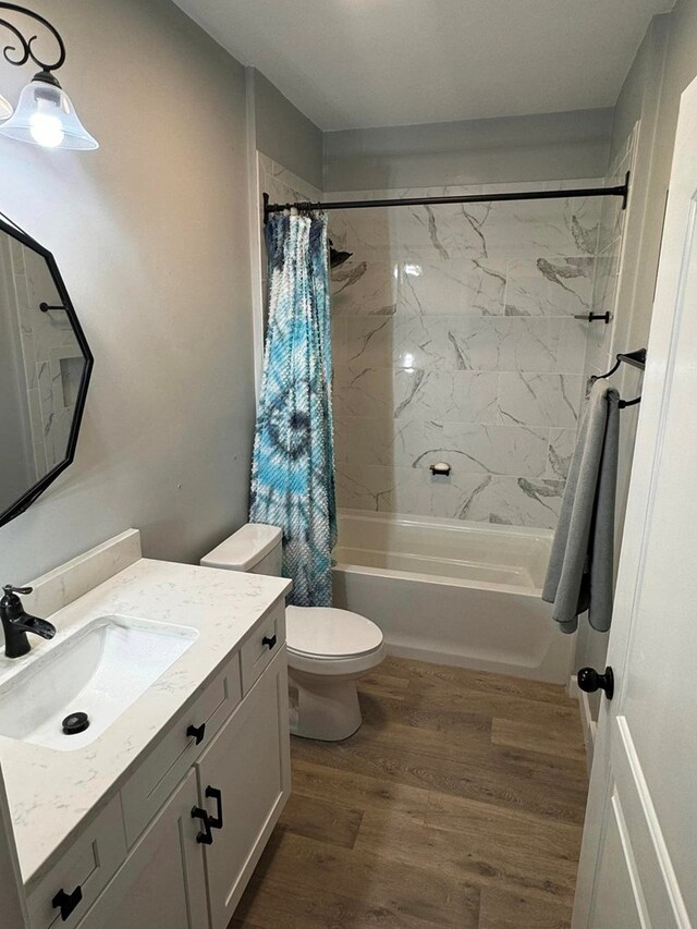 196 Goodwin Rd, Cedar Bluff, VA 24609 - bathroom featuring shower / bath combination with curtain, vanity, toilet, and wood finished floors