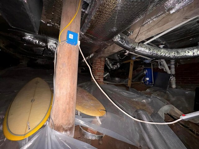 196 Goodwin Rd, Cedar Bluff, VA 24609 - inside crawl space with water heater