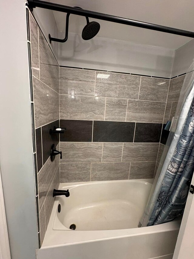 196 Goodwin Rd, Cedar Bluff, VA 24609 - full bath featuring shower / bath combination with curtain