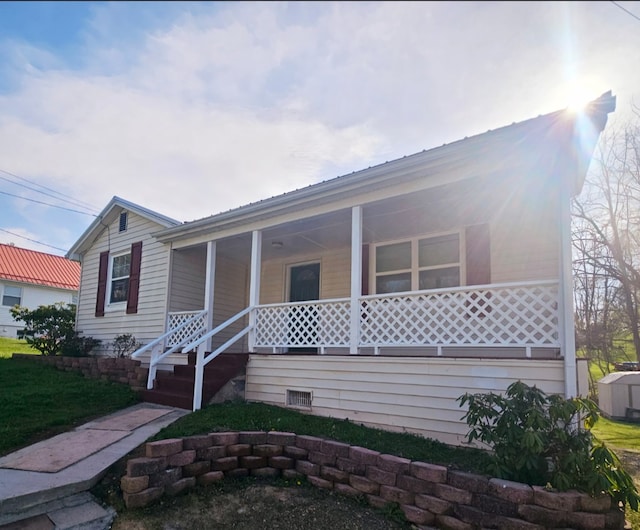view of front facade with covered porch