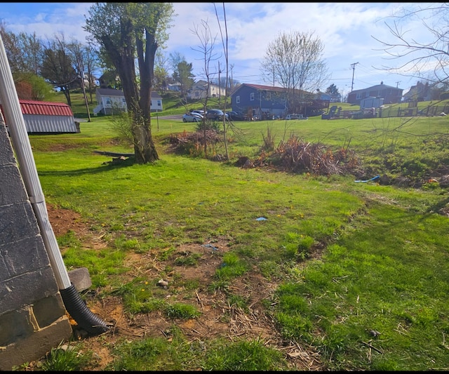 view of yard featuring a residential view