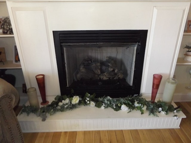 566 Breezy Ridge Rd, Woodlawn, VA 24381 - detailed view of a glass covered fireplace and wood finished floors