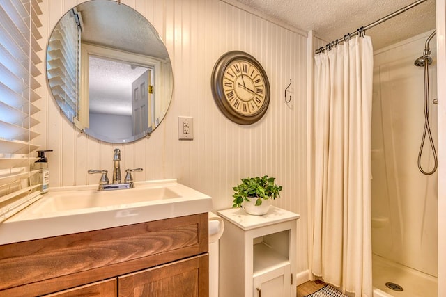 18357 Westwood Dr, Abingdon, VA 24211 - bathroom featuring a textured ceiling, vanity, and curtained shower