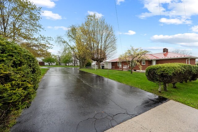 480 N 3rd St, Wytheville, VA 24382 - view of asphalt driveway