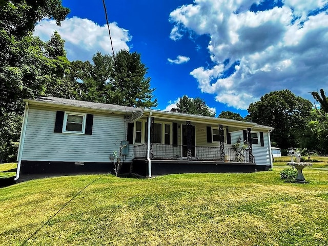 view of front of house featuring a porch, a front yard, and crawl space