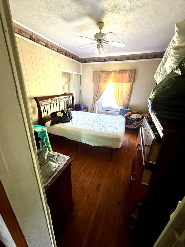 318 Limestone Rd, Pounding Mill, VA 24637 - bedroom featuring a textured ceiling, hardwood / wood-style flooring, a ceiling fan, and crown molding