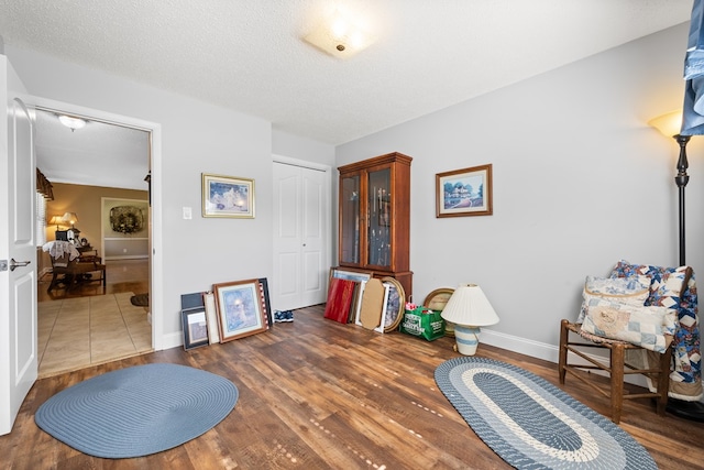 7268 Southern View Rd, Bristol, VA 24202 - living area featuring baseboards and wood finished floors