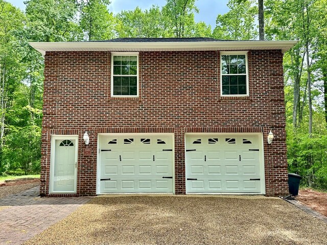 23677 Archery Range Rd, Bristol, VA 24202 - garage featuring driveway