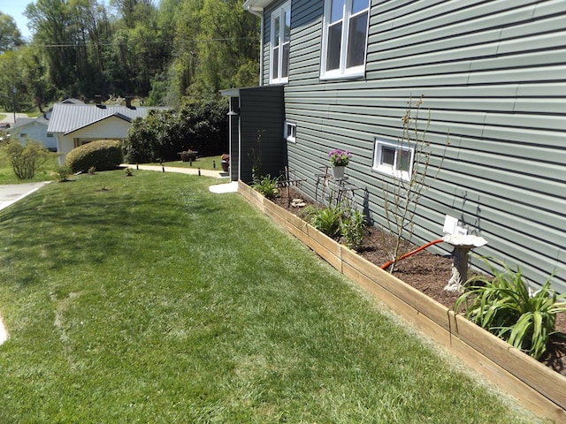 304 Edgewood Dr, Galax, VA 24333 - view of grassy yard